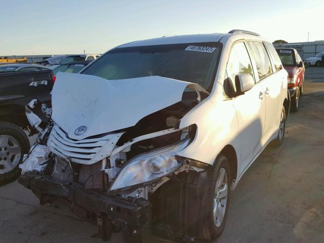 5TDKK3DCXFS624919 - 2015 TOYOTA SIENNA LE WHITE photo 2