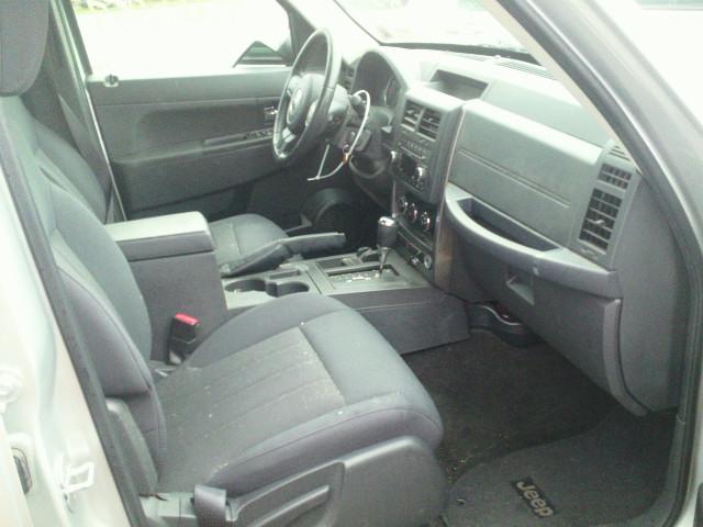 1J4PN2GK3BW540570 - 2011 JEEP LIBERTY SP SILVER photo 5
