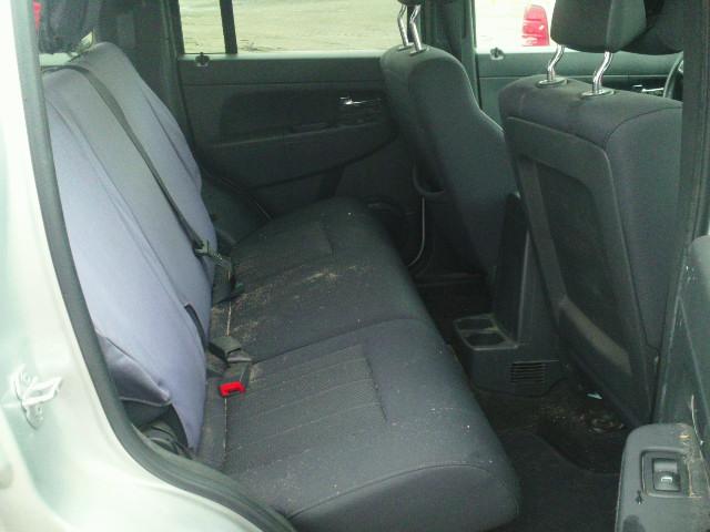 1J4PN2GK3BW540570 - 2011 JEEP LIBERTY SP SILVER photo 6