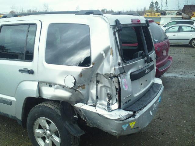 1J4PN2GK3BW540570 - 2011 JEEP LIBERTY SP SILVER photo 9