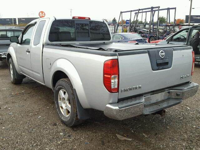 1N6AD06W76C470809 - 2006 NISSAN FRONTIER SILVER photo 3