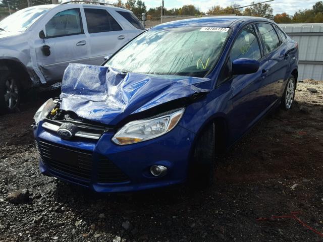 1FAHP3F22CL220161 - 2012 FORD FOCUS SE BLUE photo 2