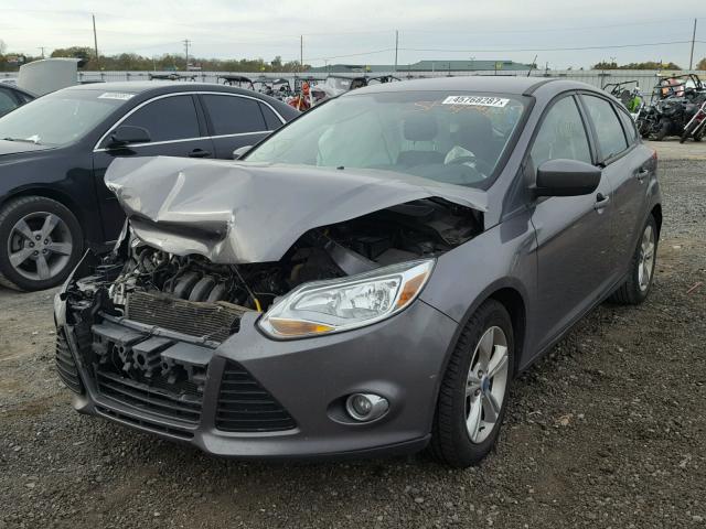 1FAHP3K21CL102205 - 2012 FORD FOCUS SE GRAY photo 2