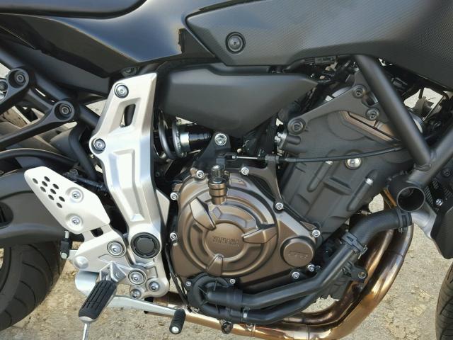 JYARM06Y9GA002497 - 2016 YAMAHA FZ07 C BLACK photo 7