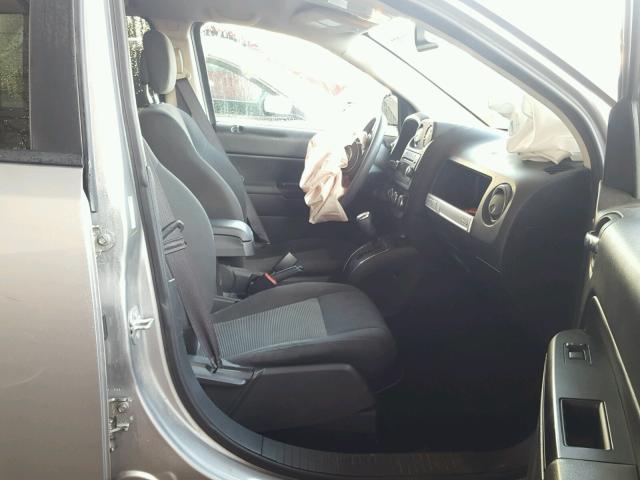 1C4NJCBA2GD604114 - 2016 JEEP COMPASS SP SILVER photo 5