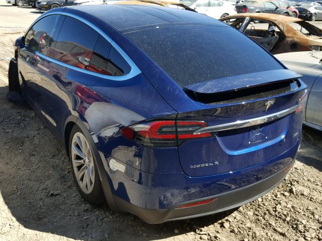 5YJXCBE23HF065501 - 2017 TESLA MODEL X BLUE photo 3