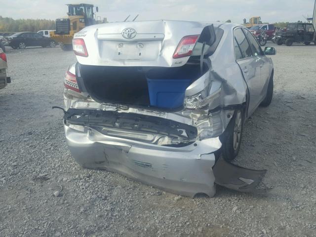 4T1BF3EK2BU609486 - 2011 TOYOTA CAMRY BASE GRAY photo 4