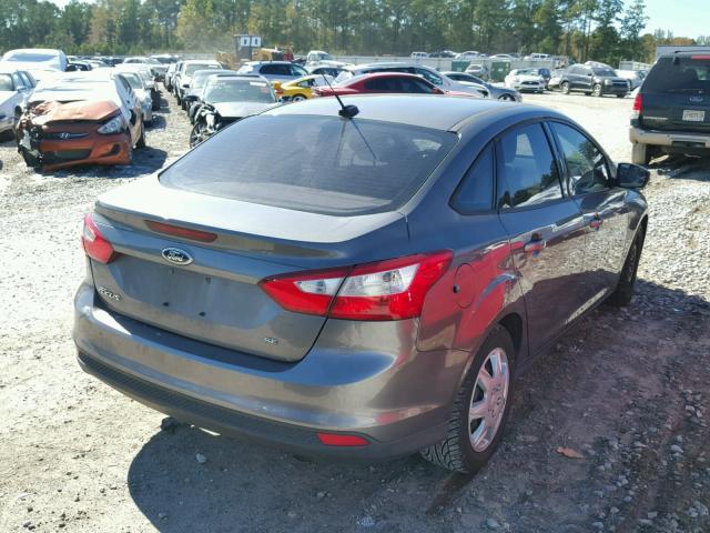 1FAHP3F23CL307714 - 2012 FORD FOCUS SE GRAY photo 4