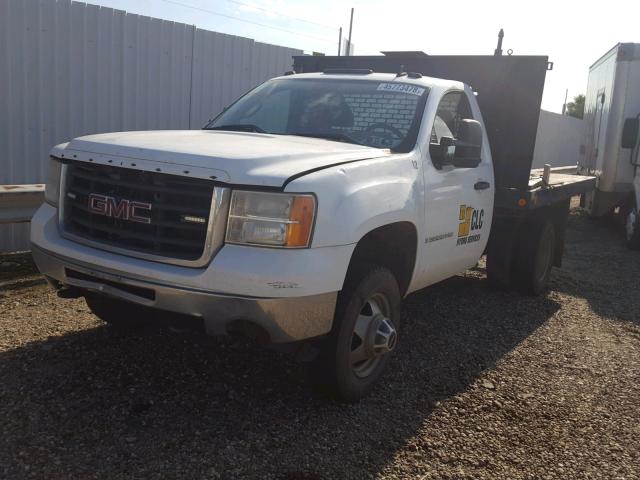 1GDJC34K88E110426 - 2008 GMC SIERRA C35 WHITE photo 2