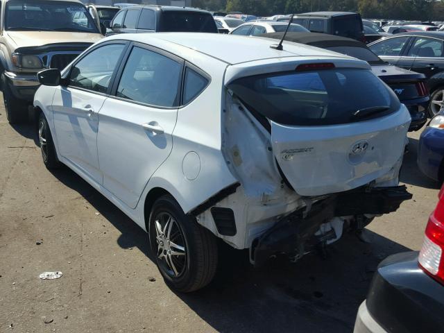 KMHCT5AE0GU253975 - 2016 HYUNDAI ACCENT SE WHITE photo 3