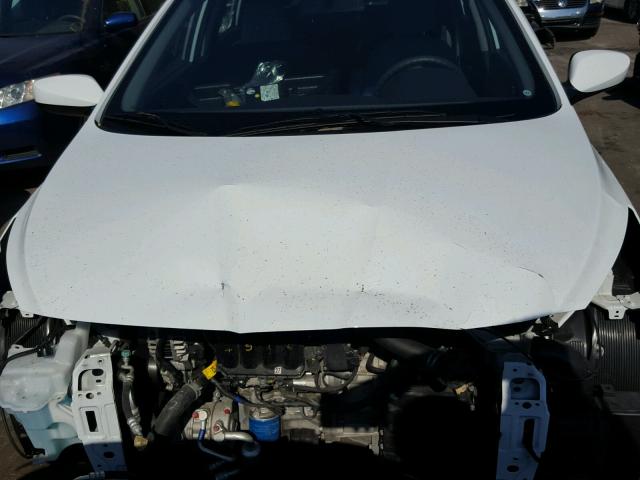 KMHCT5AE0GU253975 - 2016 HYUNDAI ACCENT SE WHITE photo 7