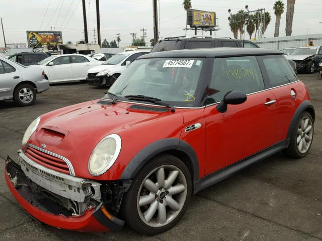 WMWRE33414TD83783 - 2004 MINI COOPER S RED photo 2