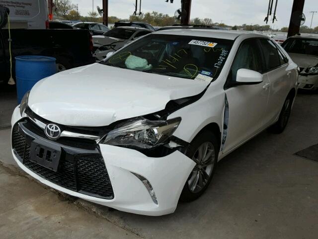 4T1BF1FK7HU315447 - 2017 TOYOTA CAMRY LE WHITE photo 2