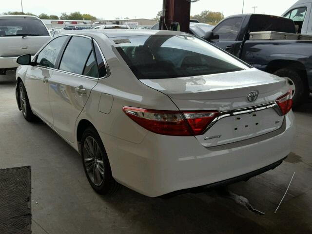 4T1BF1FK7HU315447 - 2017 TOYOTA CAMRY LE WHITE photo 3