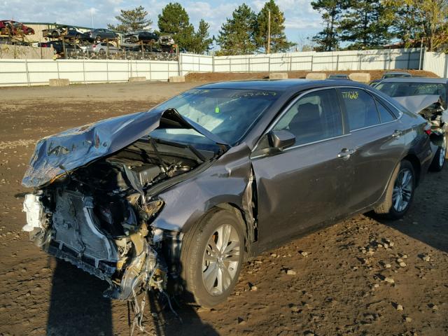 4T1BF1FK5FU490616 - 2015 TOYOTA CAMRY LE GRAY photo 2