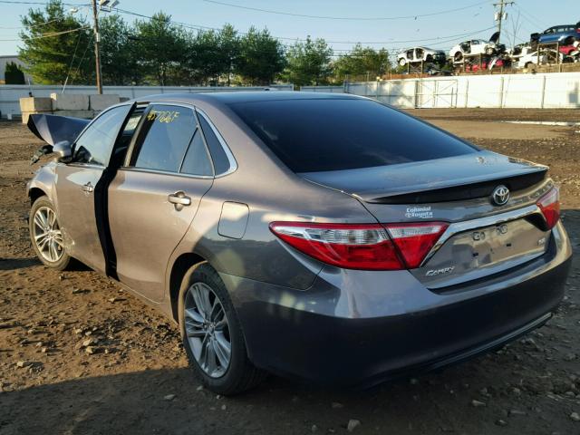 4T1BF1FK5FU490616 - 2015 TOYOTA CAMRY LE ნაცრისფერი ფოტო 3