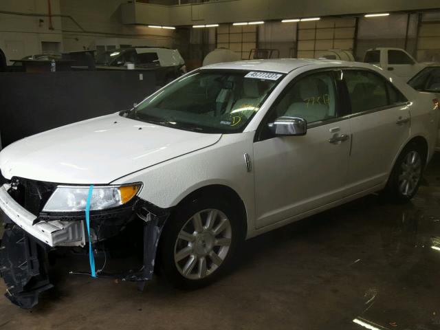 3LNHL2GC9AR638136 - 2010 LINCOLN MKZ WHITE photo 2