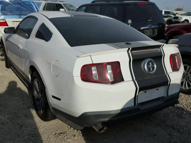 1ZVBP8AM4C5228463 - 2012 FORD MUSTANG WHITE photo 3