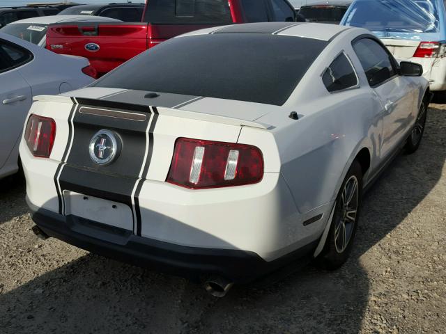 1ZVBP8AM4C5228463 - 2012 FORD MUSTANG WHITE photo 4