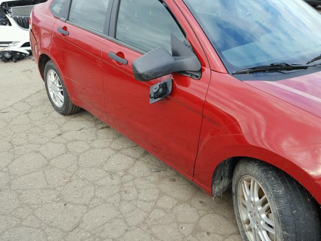 1FAHP3FN7AW289367 - 2010 FORD FOCUS RED photo 9