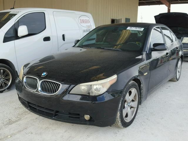 WBANF33546CS36488 - 2006 BMW 525 XI შავი ფოტო 2