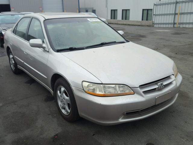 1HGCG5555WA165038 - 1998 HONDA ACCORD SILVER photo 1