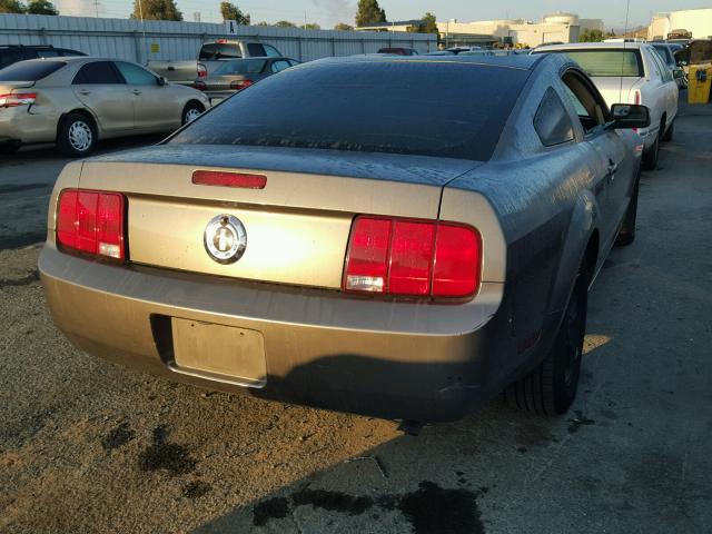 1ZVFT80N155155367 - 2005 FORD MUSTANG GRAY photo 4