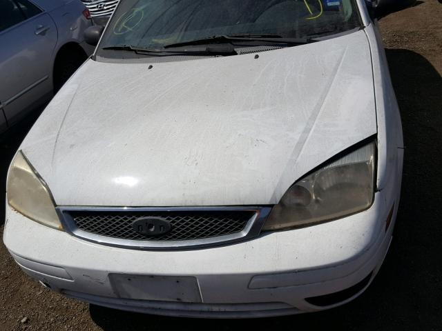 3FAFP31N55R148028 - 2005 FORD FOCUS ZX3 WHITE photo 9