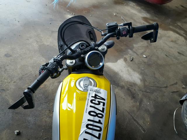 ML015ANM4FT002316 - 2015 DUCATI SCRAMBLER YELLOW photo 5