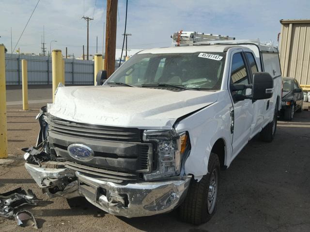 1FT7X2A6XHEB53332 - 2017 FORD F250 SUPER WHITE photo 2