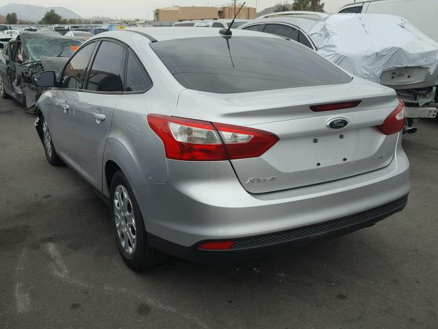 1FAHP3F22CL295099 - 2012 FORD FOCUS SILVER photo 3