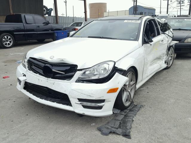 WDDGJ4HBXDF992617 - 2013 MERCEDES-BENZ C 250 WHITE photo 2