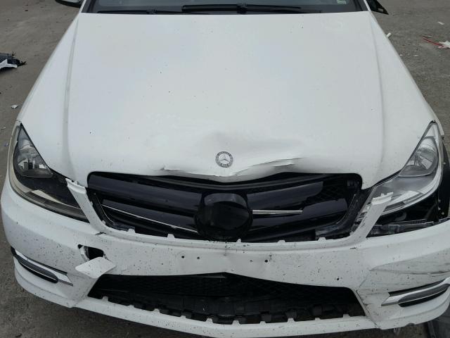 WDDGJ4HBXDF992617 - 2013 MERCEDES-BENZ C 250 WHITE photo 7