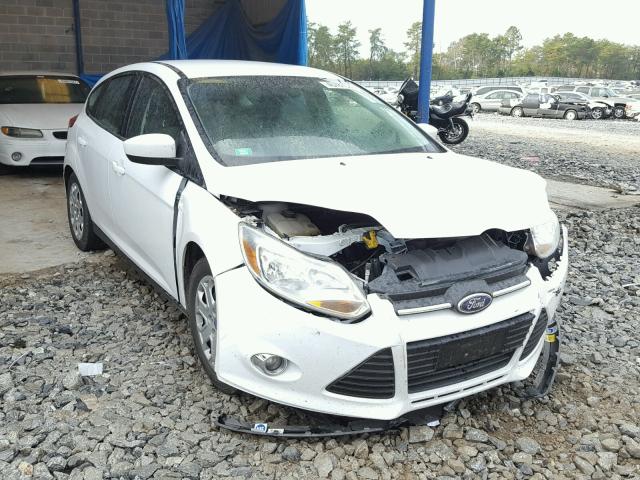 1FAHP3K27CL172257 - 2012 FORD FOCUS SE WHITE photo 1