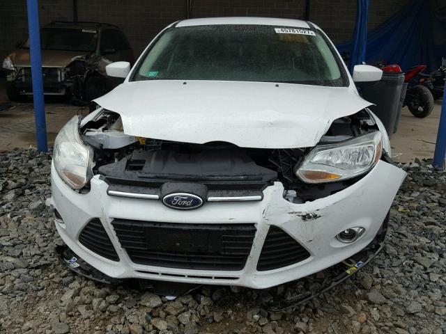 1FAHP3K27CL172257 - 2012 FORD FOCUS SE WHITE photo 9