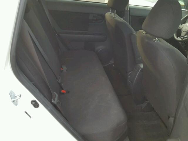 JTLKE50E391063608 - 2009 TOYOTA SCION XB WHITE photo 6