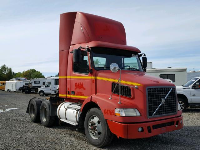 4V4MC9GH14N356916 - 2004 VOLVO VN VNM RED photo 1