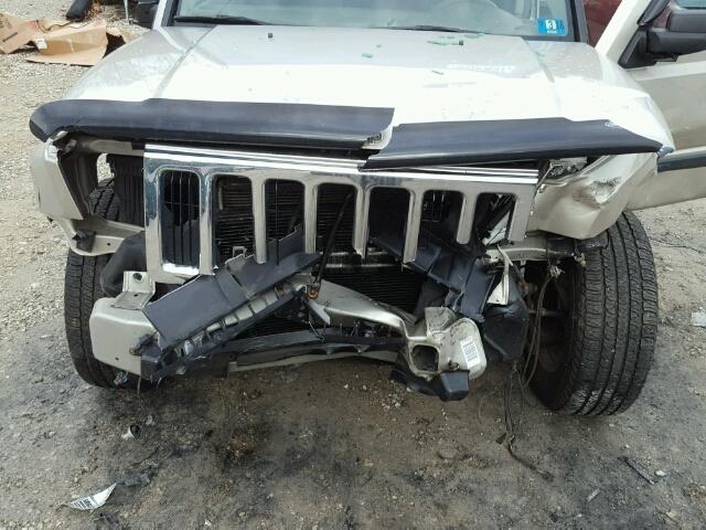 1J8HG48NX8C127508 - 2008 JEEP COMMANDER TAN photo 7