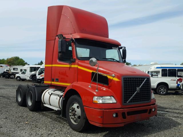 4V4MC9GH44N356909 - 2004 VOLVO VN VNM RED photo 1