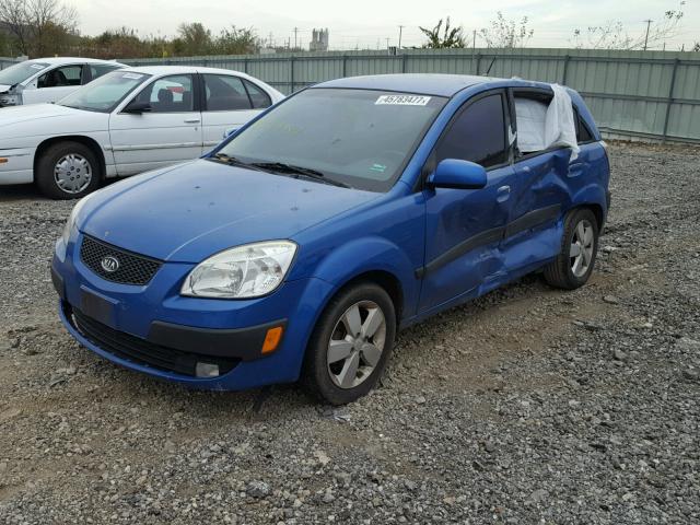 KNADE163186398447 - 2008 KIA RIO BLUE photo 2