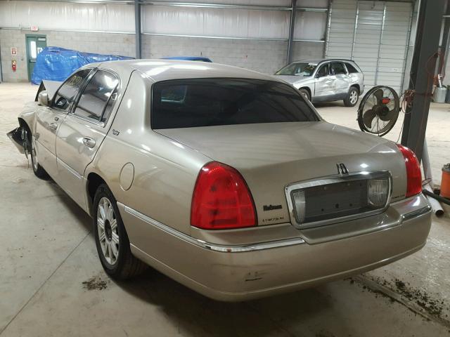 1LNHM82V27Y616496 - 2007 LINCOLN TOWN CAR GOLD photo 3