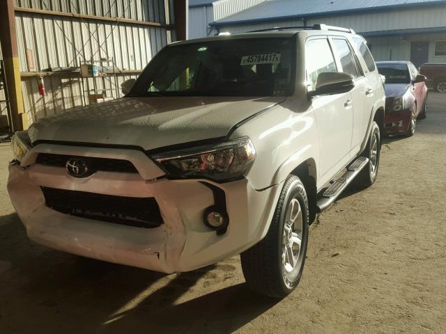 JTEZU5JR4G5111911 - 2016 TOYOTA 4RUNNER SR WHITE photo 2