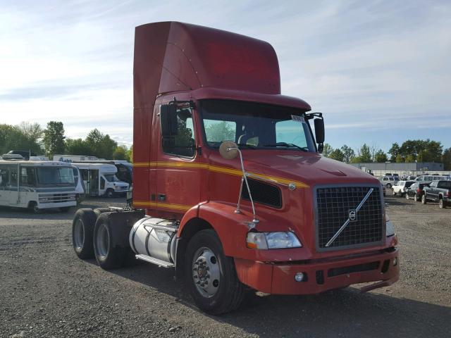 4V4MC9GH45N384887 - 2005 VOLVO VN VNM RED photo 1