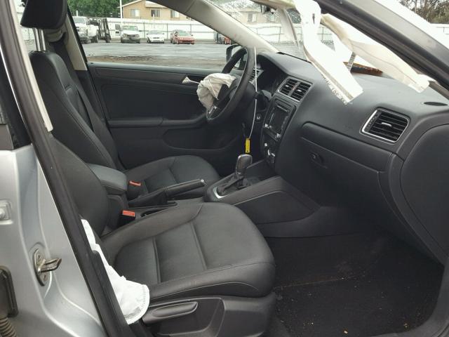 3VWDP7AJ6CM393322 - 2012 VOLKSWAGEN JETTA SE Gümüş foto 5