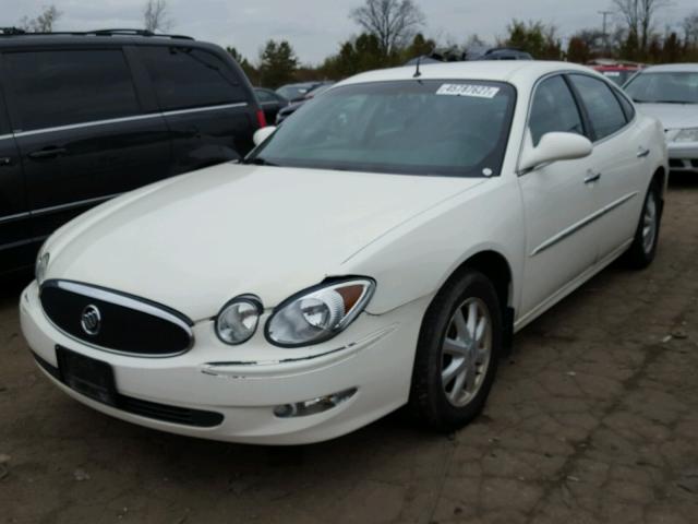 2G4WD532351268024 - 2005 BUICK LACROSSE C WHITE photo 2