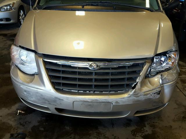 2C4GP54L15R468120 - 2005 CHRYSLER TOWN & COU TAN photo 9