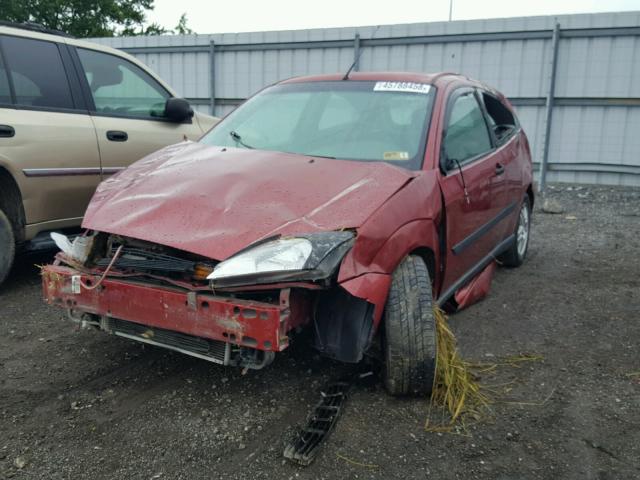 3FAHP3138YR227334 - 2000 FORD FOCUS ZX3 RED photo 2