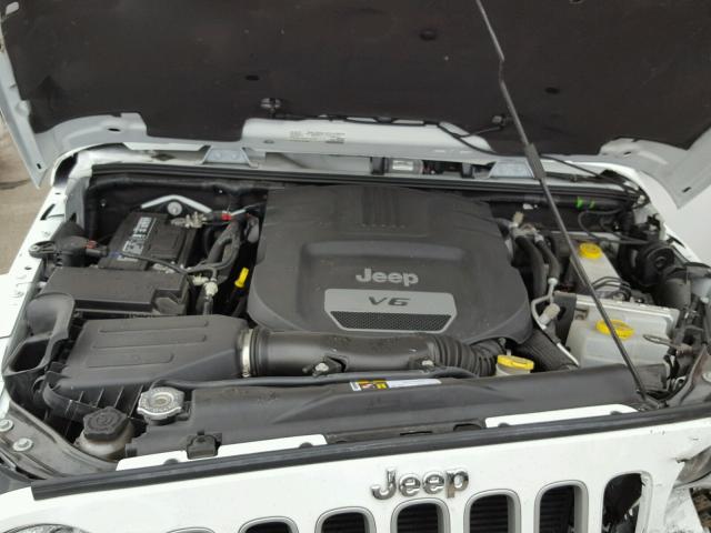 1C4HJWEG0GL123136 - 2016 JEEP WRANGLER U WHITE photo 7