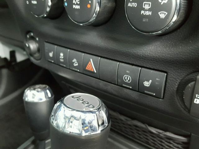 1C4HJWEG0GL123136 - 2016 JEEP WRANGLER U WHITE photo 9