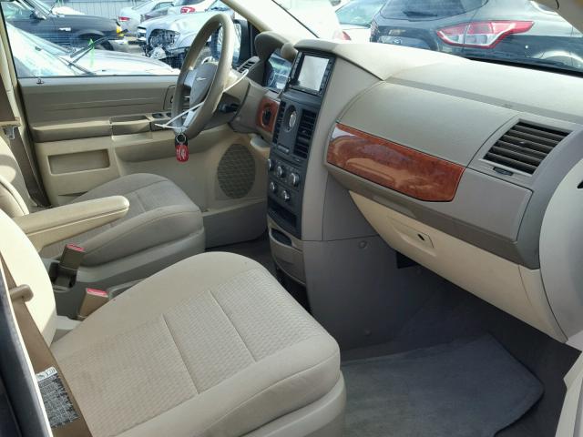 2A8HR44H98R743668 - 2008 CHRYSLER TOWN & COU BLUE photo 5